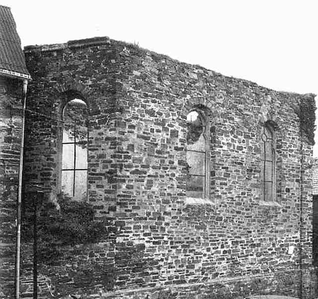 Foto der Ruine der Synagoge außen